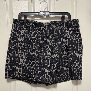 *Isaac Mizrahi New York Black and Gray Leopard Size 14 Chino Shorts #IR